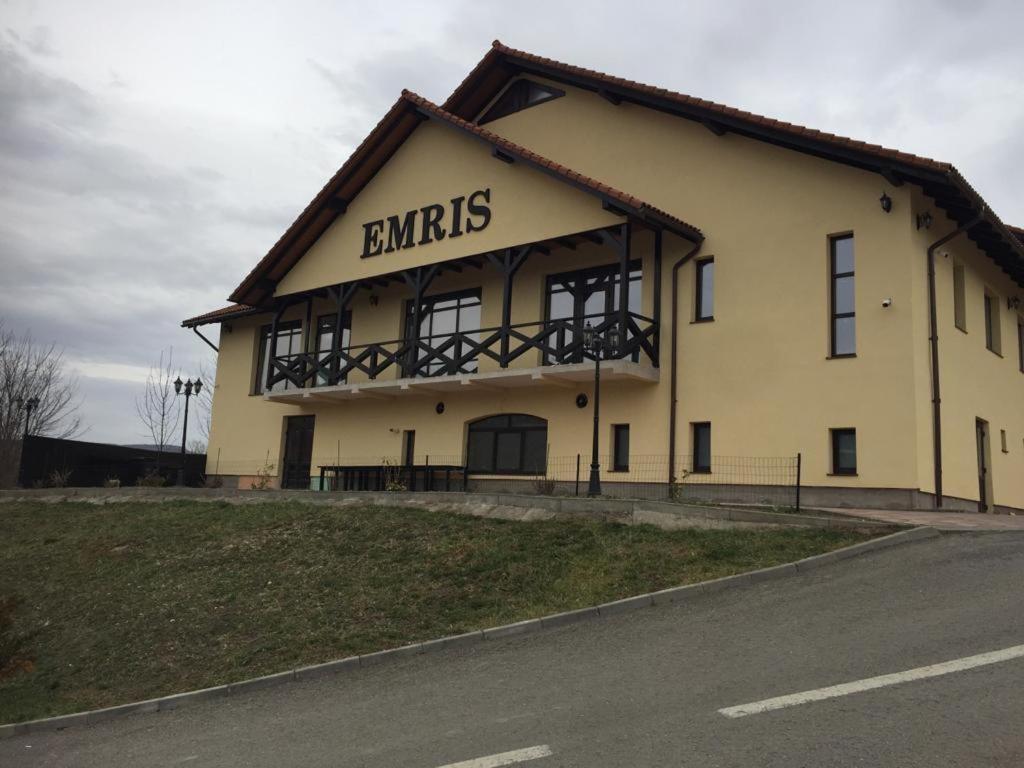 Pensiunea Emris Spatac Екстериор снимка